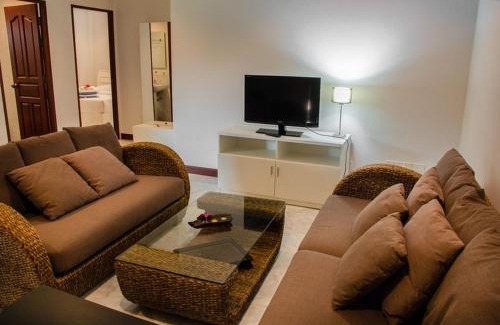 Rayong House | Modern house with pool near beach & Ban Phe