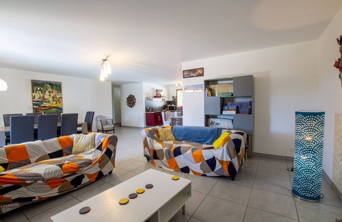 Paunat House | Modern house with private pool