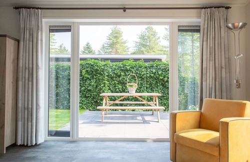 Municipality of Rhenen Ski Chalet | Modern house with roof in Rhenen