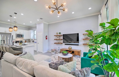 Northside House | Modern Houston Townhome - 3 Mi to Downtown!
