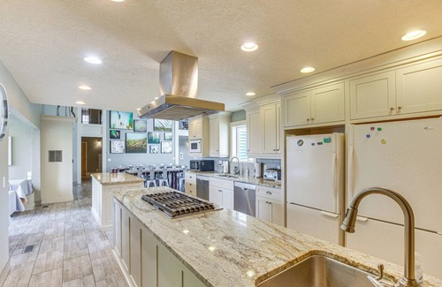 Garden City House | Modern Huge Home! 11,500 sq. ft! Family Reunions or Big Group! Perfect Location