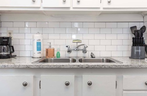 Columbus House | Modern Interior - Delightful Doubles Unit D