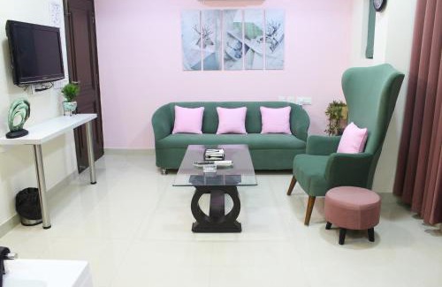 Greater Kailash Apartment | Modern Jacuzzi Hot Tub 1BHK Suite South Delhi 3