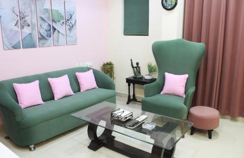 Greater Kailash Apartment | Modern Jacuzzi Hot Tub 1BHK Suite South Delhi 3