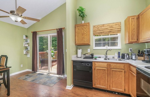 Kenton House | Modern Kentucky Retreat - Near Ark & Cincinnati