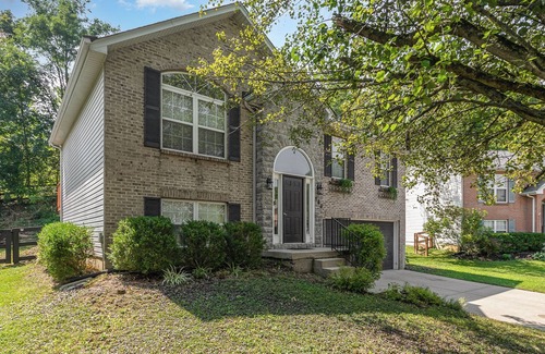 Kenton House | Modern Kentucky Retreat - Near Ark & Cincinnati