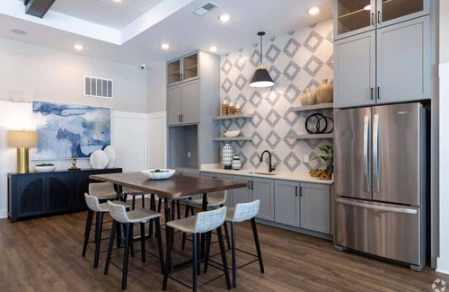 Lake Buena Vista Apartment | Modern King Apt w Water view, Pool Gym Near Parks