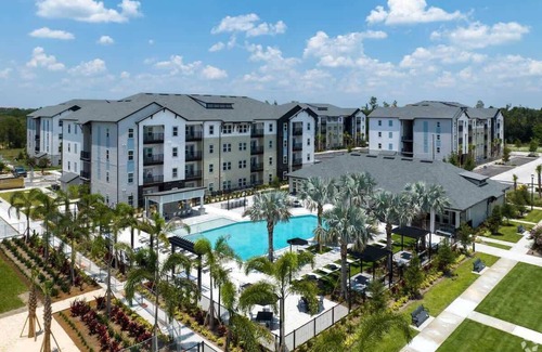 Lake Buena Vista Apartment | Modern King Apt w Water view, Pool Gym Near Parks