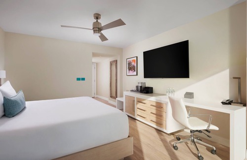 Charlotte Harbor House | Modern King Studio Close to Dining, Shopping, and Waterfront Parks