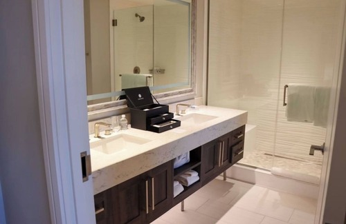 Charlotte Harbor House | Modern King Studio Close to Dining, Shopping, and Waterfront Parks