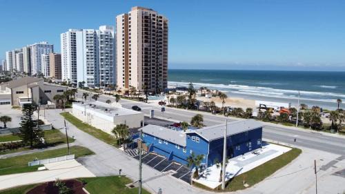 Daytona Beach Shores Apartment | Modern King Suite #12 - Steps to Beach