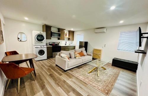 Park Mesa Heights Apartment | Modern LA Guest House