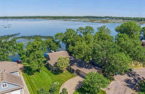 Annandale House | Modern Lake Home on Clearwater Lake