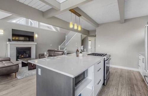 Central Okanagan House | Modern Lake House in Beautiful La Casa - West Kelowna