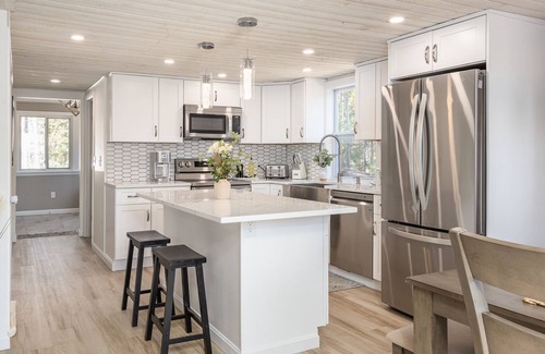 East Wakefield House | Modern Lake House| Private beach| Near White Mtns