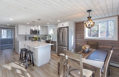 East Wakefield House | Modern Lake House| Private beach| Near White Mtns