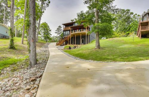 Counce House | Modern Lake House Retreat with Deck on Pickwick Lake