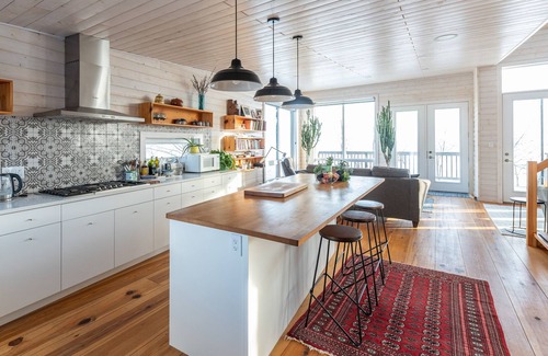Gimli Cabin | Modern Lakefront on Willow Island, Gimli