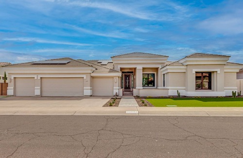 Arrowhead Ranch House | Modern Lakehouse|Infiniti Pool|Spa|LakeView|Games