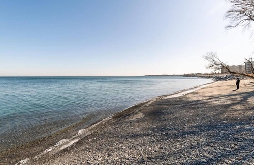 Stoney Creek Apartment | Modern Lakeshore 3BR 3BA Townhouse Free Parking BBQ