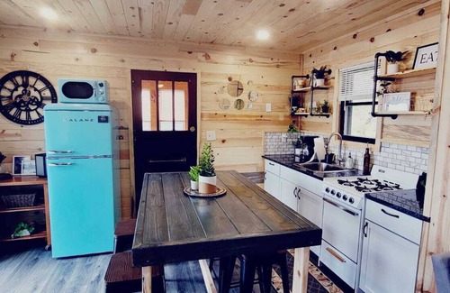 Alexandria Cabin | Modern lakeside cabin with panoramic views , deck and screened porch