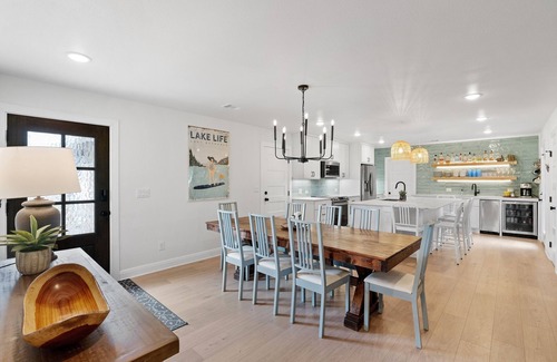 Tow House | Modern Lakeside Cottage with Hot Tub on Beautiful Lake Buchanan