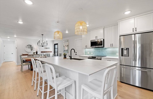 Tow House | Modern Lakeside Cottage with Hot Tub on Beautiful Lake Buchanan