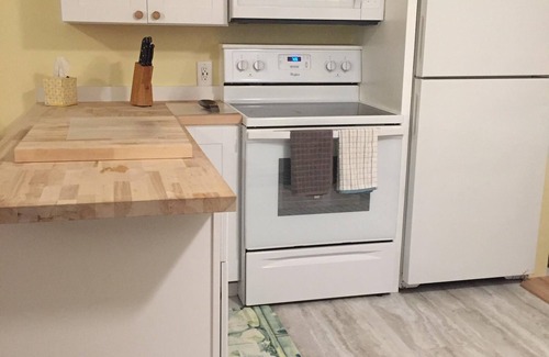 Whitefield Condo | Modern Lakeside "Home Away from Home" Near Santa's Village and Bretton Woods