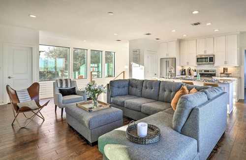 Granbury House | Modern 'Lakeview Hilltop Retreat' w/Game Garage!