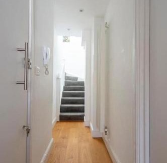 Acton Apartment | Modern large 2 bed near station
