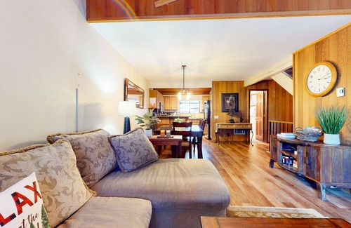 Mammoth Lakes Condo | Modern, Large & Bright. Near Golf Course! Balcony & Gas Grill, Quiet Location