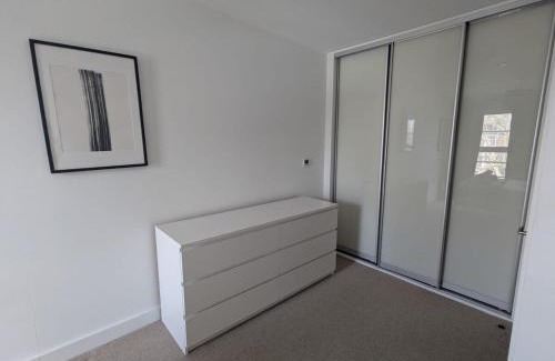Stockwell Apartment | Modern Large Flat 1min to Stockwell Station with Skyscraper View
