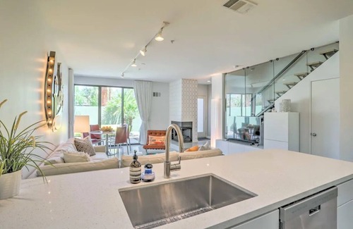 Downtown Palm Springs Condo | Modern large two bedroom condo located in the heart of Palm Springs