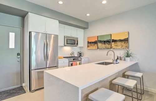 Downtown Palm Springs Condo | Modern large two bedroom condo located in the heart of Palm Springs