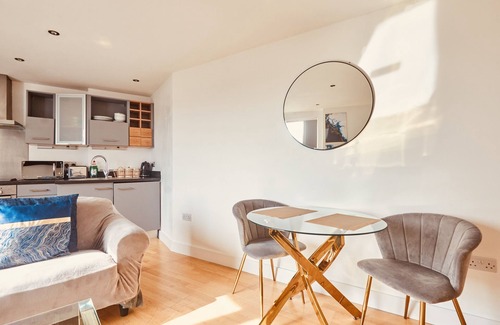Leeds Apartment | Modern Leeds Dock City Apartment
