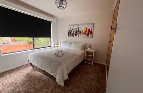 Howrah Apartment | Modern light filled home near beaches