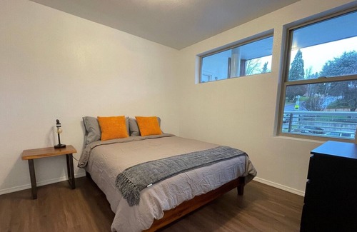 White Salmon Apartment | Modern loft downtown White Salmon #11