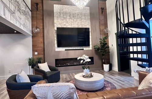 Parker Street Apartment | Modern Loft in Downtown Lakeland