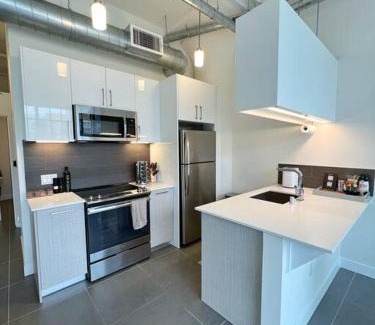 Historic Core Apartment | Modern Loft in DTLA - Rooftop Pool & Free Parking!