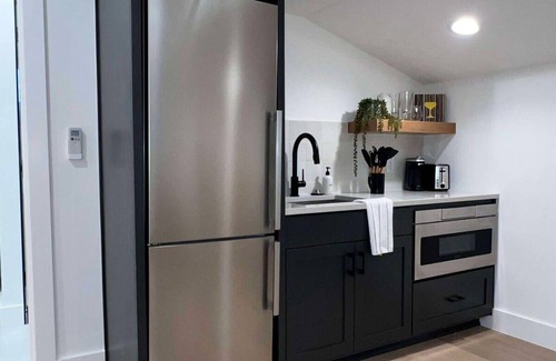 Hyde Park Apartment | Modern Loft, Kitchenette | The Encanto by Portoro