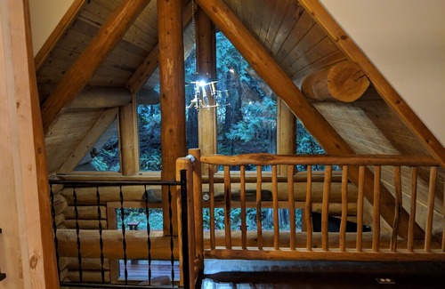 Poulsbo House | Modern log cabin minutes away from Kiana Lodge, Clearwater Casino and Poulsbo.