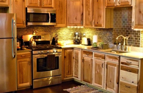 Talkeetna Cabin | Modern Log Cabin Vacation Rental with En Suite Sauna in Talkeetna, Alaska