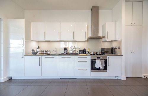 Woolwich Riverside Apartment | Modern London Flat City Centre for Contractors, Family and Corporate clients