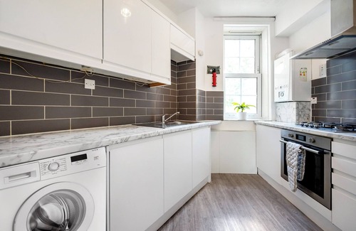 Golborne Apartment | Modern London stay near Nothing Hill