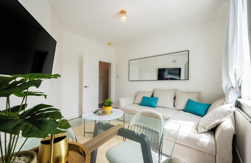Golborne Apartment | Modern London stay near Nothing Hill