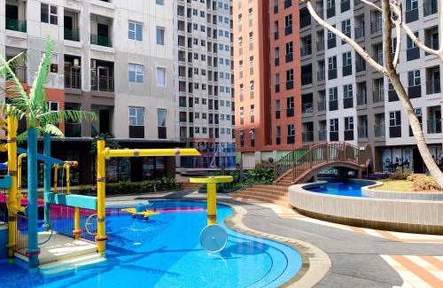 Bekasi Timur Apartment | Modern Look and Homey Studio Apartment at Transpark Juanda Bekasi Timur By Travelio