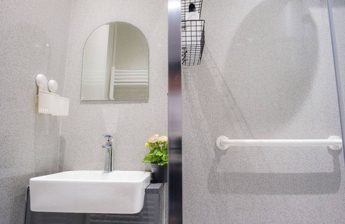 Fenham Apartment | Modern Luxe Escape - Newcastle Upon Tyne, Free Parking