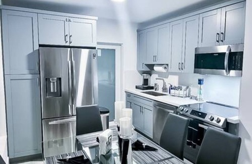 Edgewood House | Modern Lux Home 3BR 2BA With Heated Pool