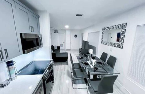 Edgewood House | Modern Lux Home — Your Warm and Friendly Family Getaway