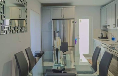 Edgewood House | Modern Lux Home — Your Warm and Friendly Family Getaway